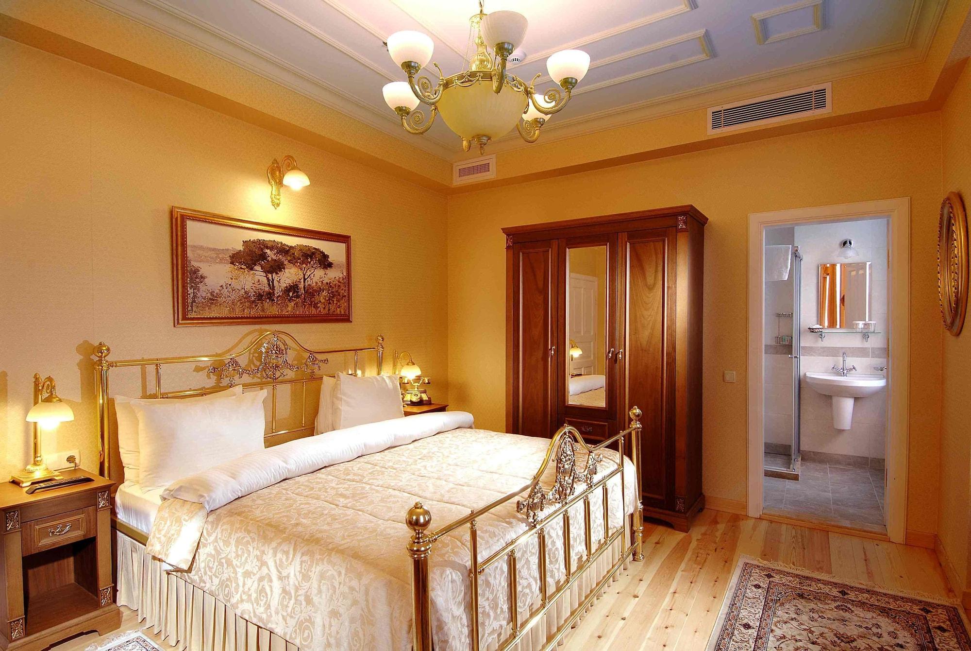 Отель Darussaade Old - Sultanahmet 4*