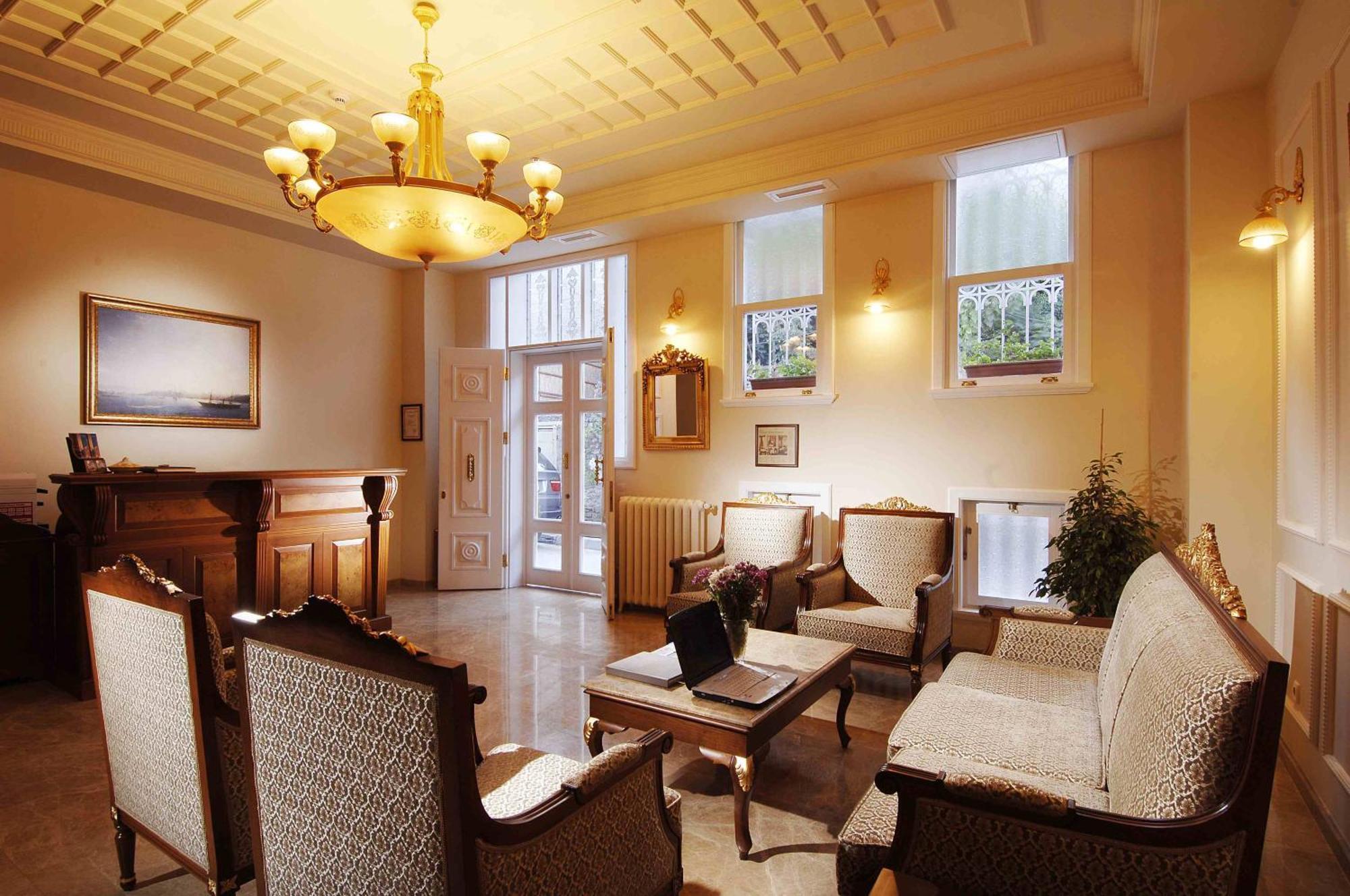 Отель Darussaade Old - Sultanahmet 4*